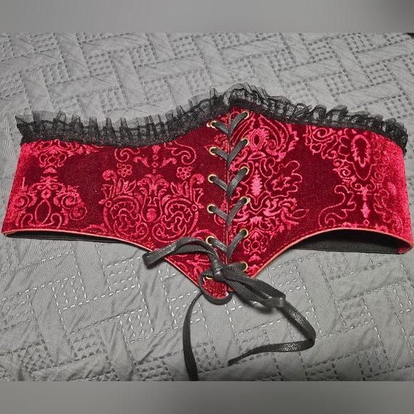 Spirit Corset - Picture 1 of 3